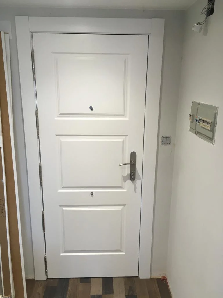 PUERTA ACORAZADA EN SEVILLA